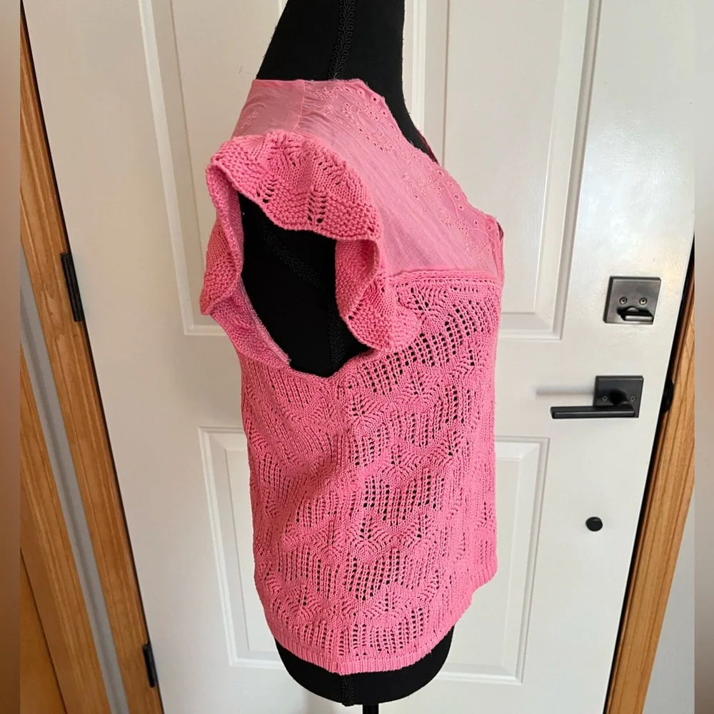 New women’s Adiva V neck pink open weave crochet flutter sleeve sweater. Medium